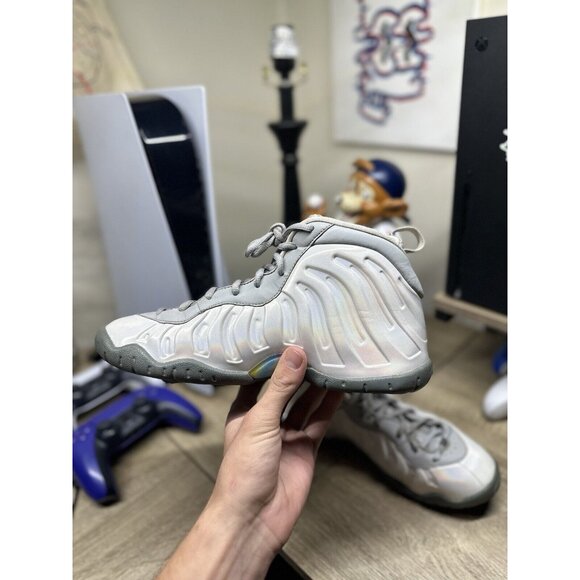 Nike Air Foamposite One Light Smoke Rainbow Pixel Size 7Y 8.5W [CU1054-001] - Picture 3 of 7